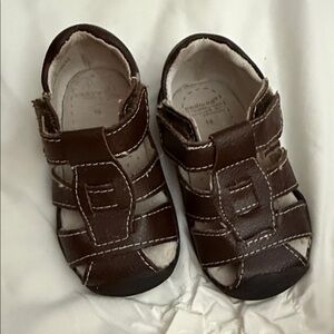 pediped Brown Leather Closed-Toe Fisherman Sandals